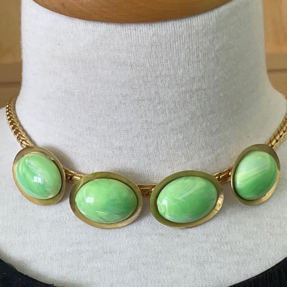 💥2 for $20 Vintage ‘70’s Necklace With Jade-Coloured Gemstones - Picture 6 of 10